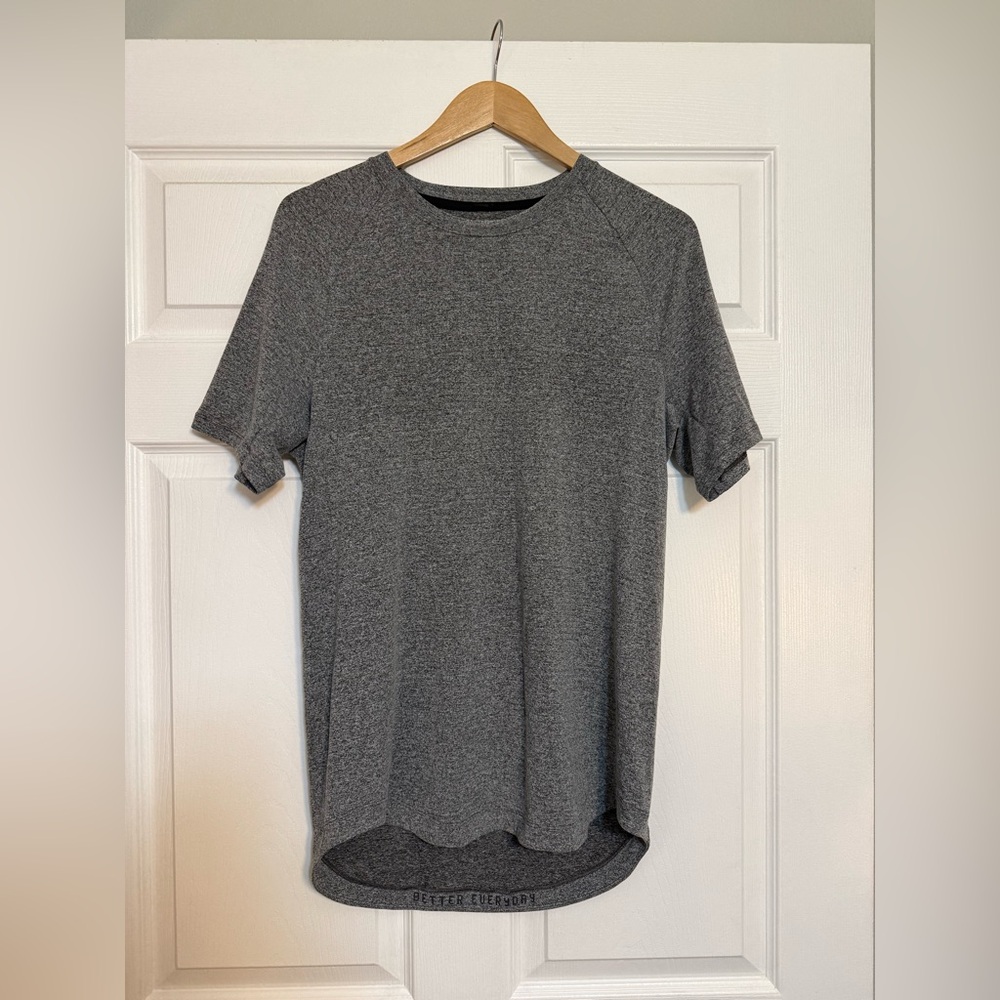 Men’s Lululemon Charcoal Gray Short Sleeve Tee - Medium